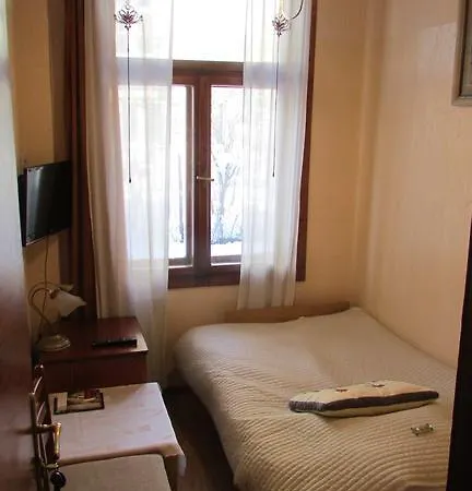 Oda ve Kahvaltı Willa Dewajtis